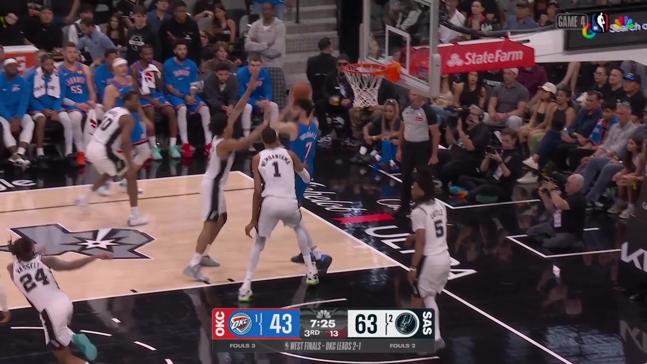 Harper lobs it to Stephon Castle for the dunk after an OKC turnover