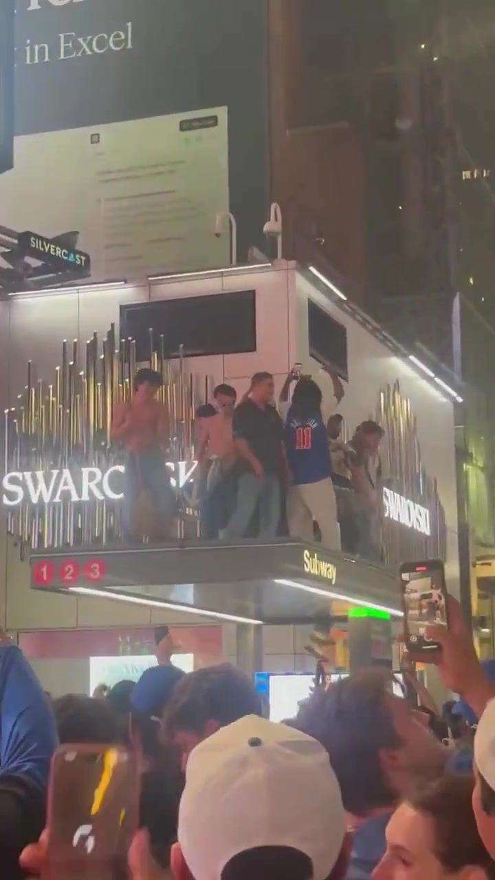 Knicks fans celebrating sweeping