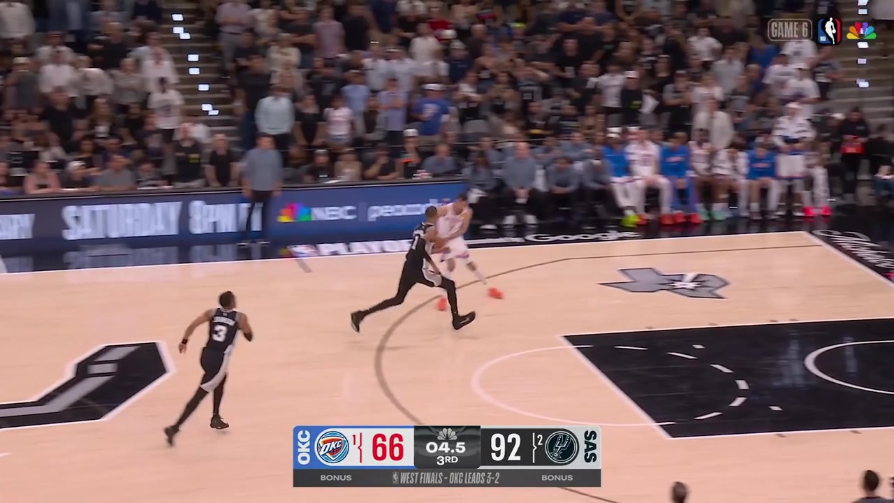 Wemby blocks Chet as the 3rd quarter ends