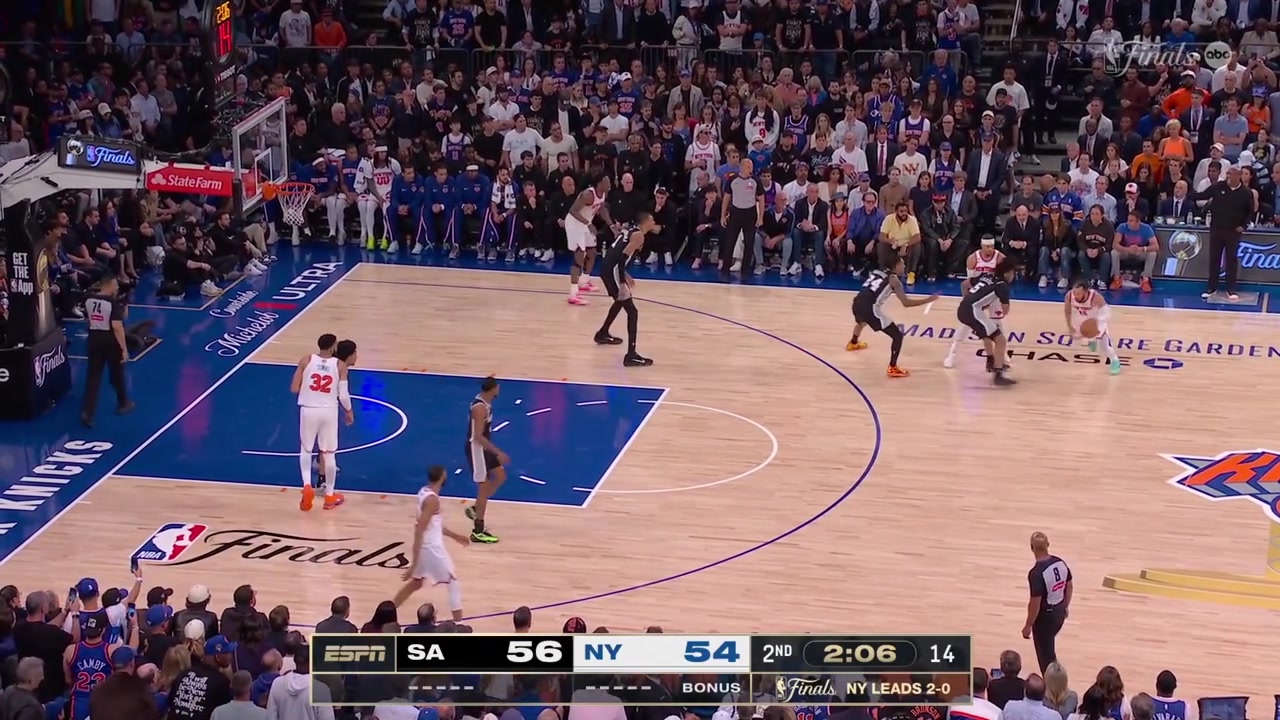 OG Anunoby pump fakes goes around Victor Wembanyama and dunks it with replays