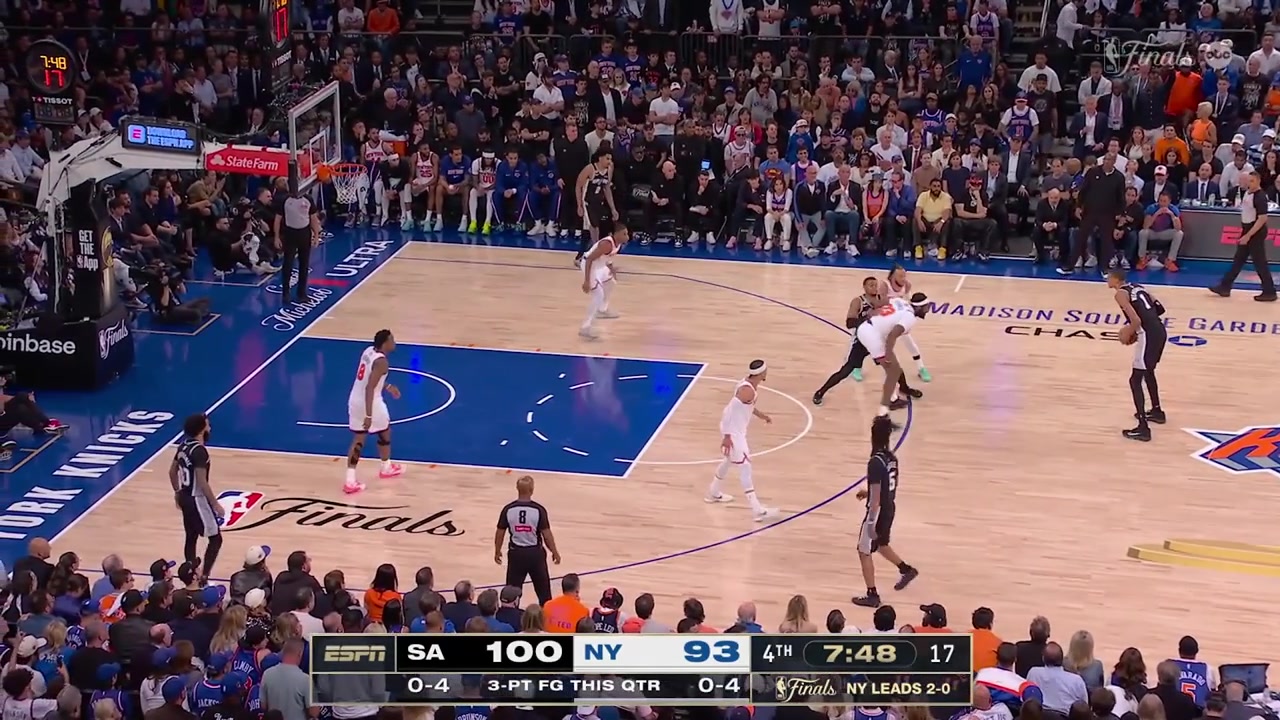 Wemby with a deep three over Mitchell Robinson