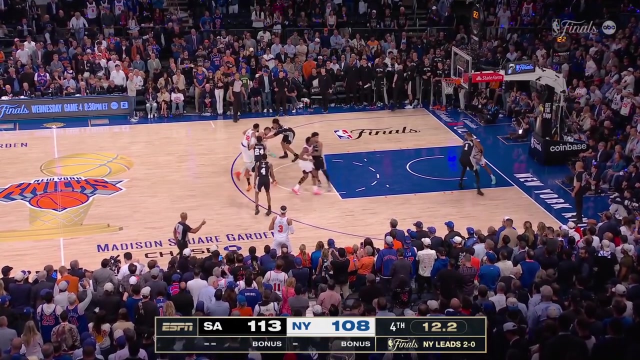 OG Anunoby hits a big turnaround corner 3 over Dylan Harper to cut the Spurs' lead to just 2 with 94 seconds remaining in regulation with replays