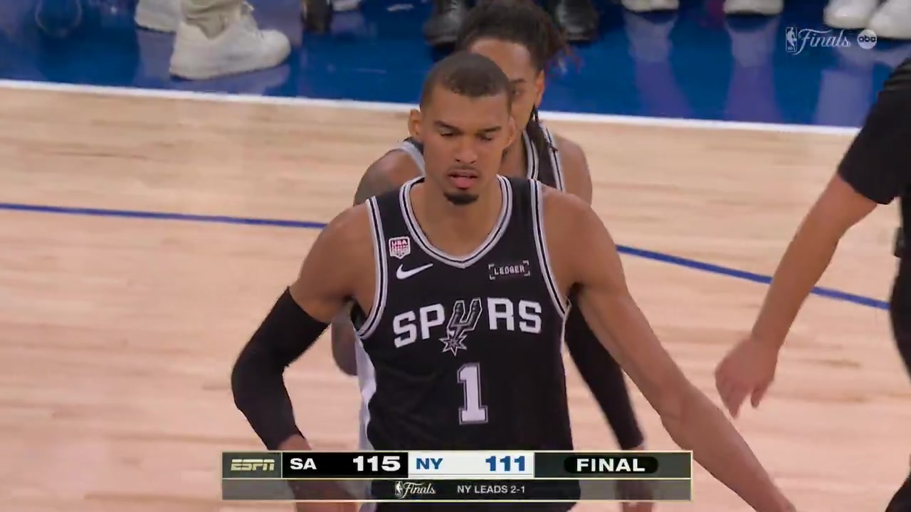 Victor Wembanyama and Jalen Brunson after the Spurs won Game 3 in the Garden