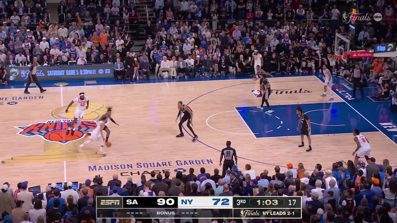 OG Anunoby hits his 5th triple of the night giving him 25 Points and cutting the Spurs' lead to 15
