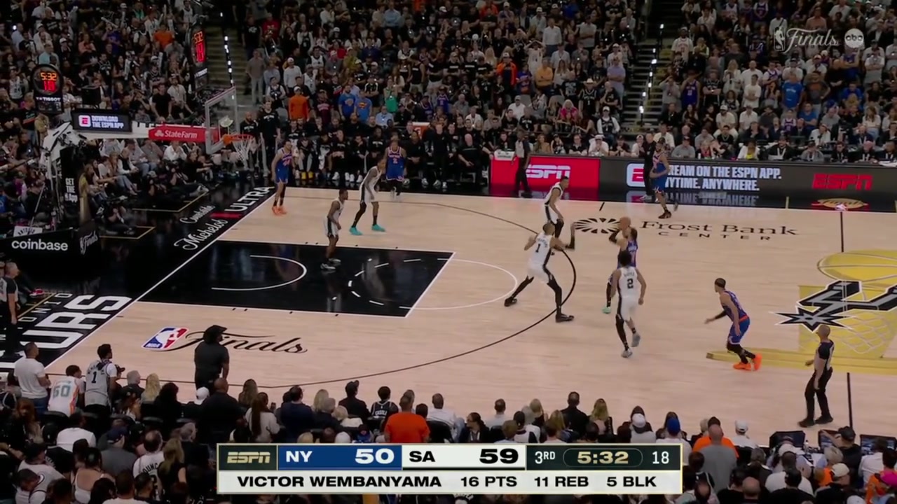 Brunson lands on Wemby's foot as he closes out Knicks can't believe there is no foul call
