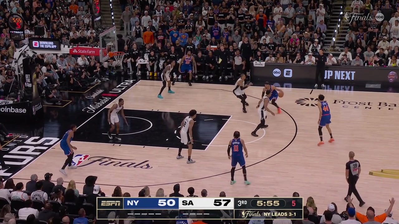 Victor Wembanyama grabs the rebound and gets the lob inside from Dylan Harper and scores the easy 2