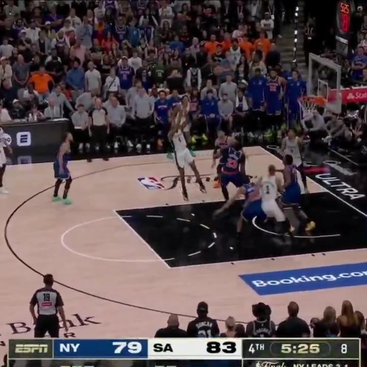 De'Aaron Fox's possessions in the 4th quarter 000 on 4 FGA
