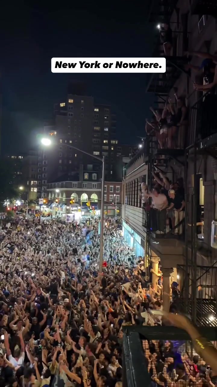 Knicks watch party breaks out into song after the win