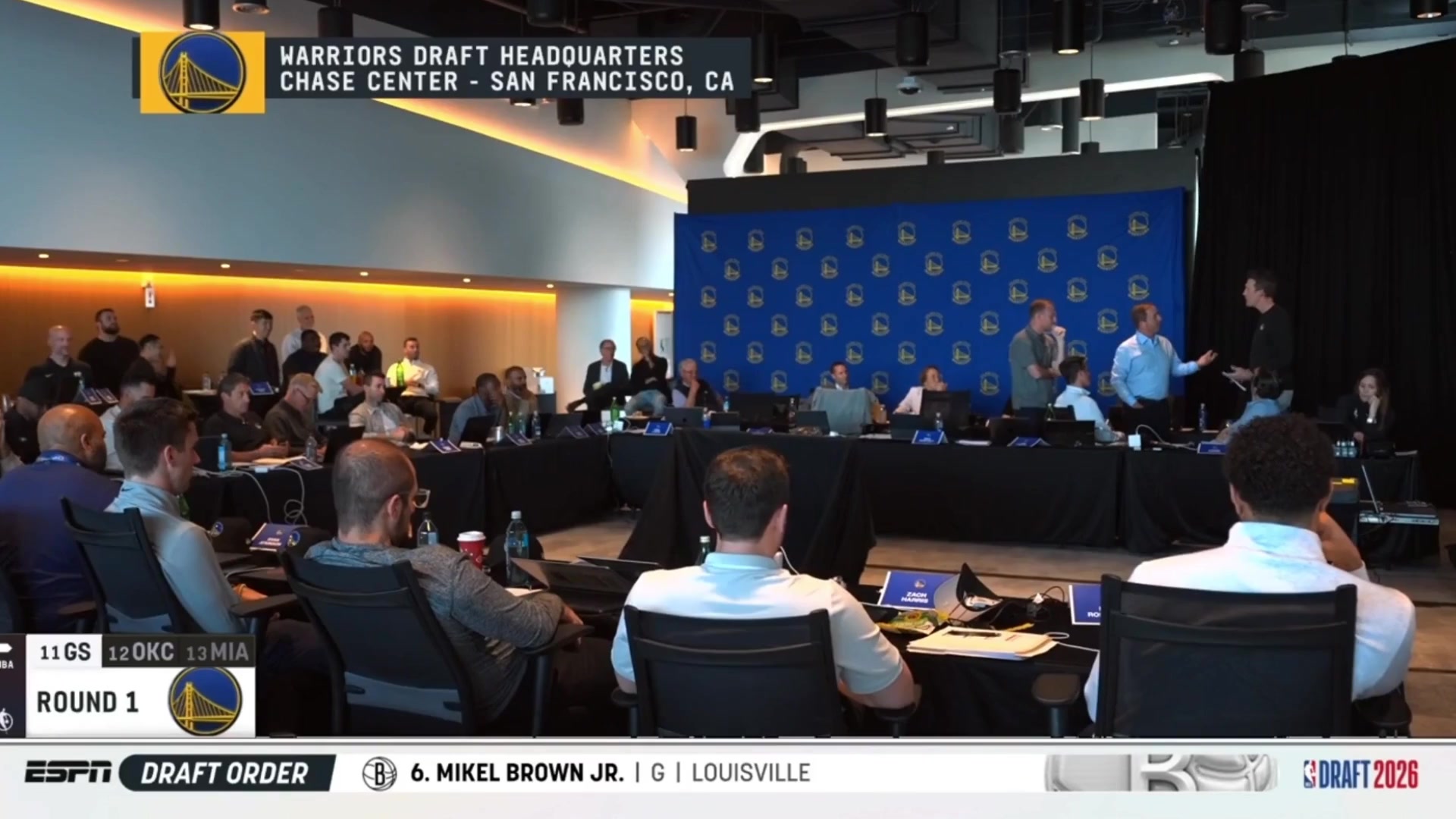 Joe Lacob and Mike Dunleavy Jr appear to argue before making the pick
