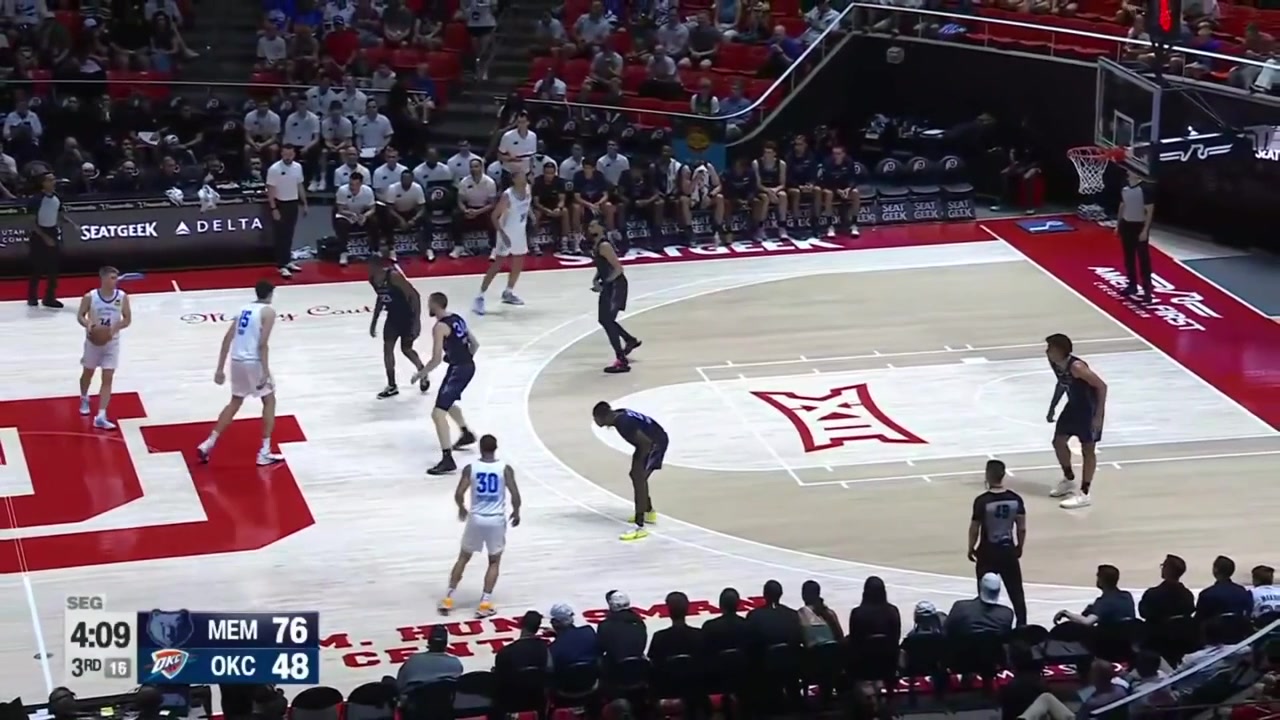 Aday Mara with another alley-oop dunk and also replays of his highlights from the game thus far