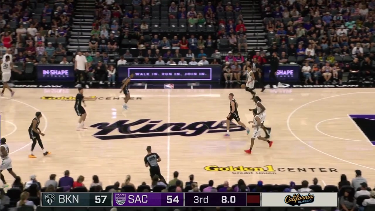 Dylan Cardwell scores the layup at the end of the 3rd quarter off a pass by Nique Clifford with replaysDylan hypes the crowd a bit