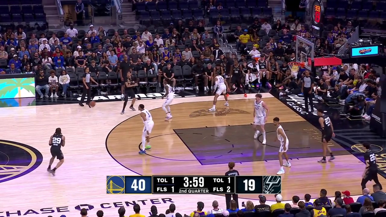 Hyunjung Lee hits the step back 3