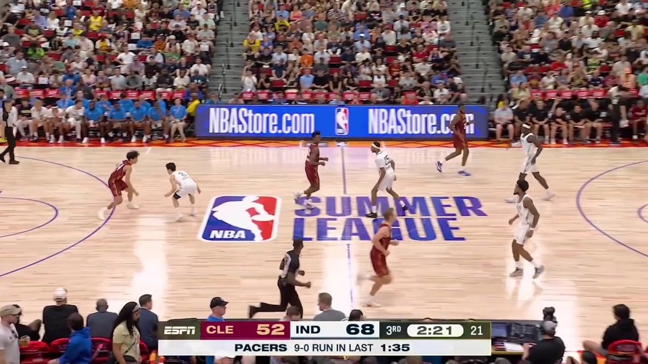 Xaivian Lee takes on Yuki Kawamura through the entire court drives and scores on him Yuki Kawamura gets the ball back quickly goes coast to coast and hits the jumper