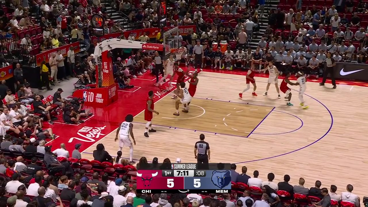 Cameron Boozer pump fakes and dunks it then strips Caleb Wilson in the backcourt and dunks it again