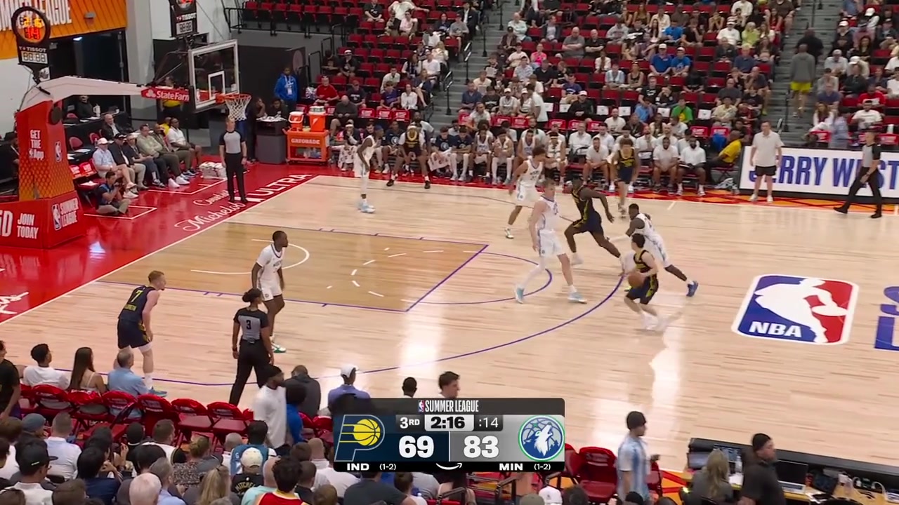 Jaylin Williams grabs the rebound and goes coast to coast for the dunk with a replay