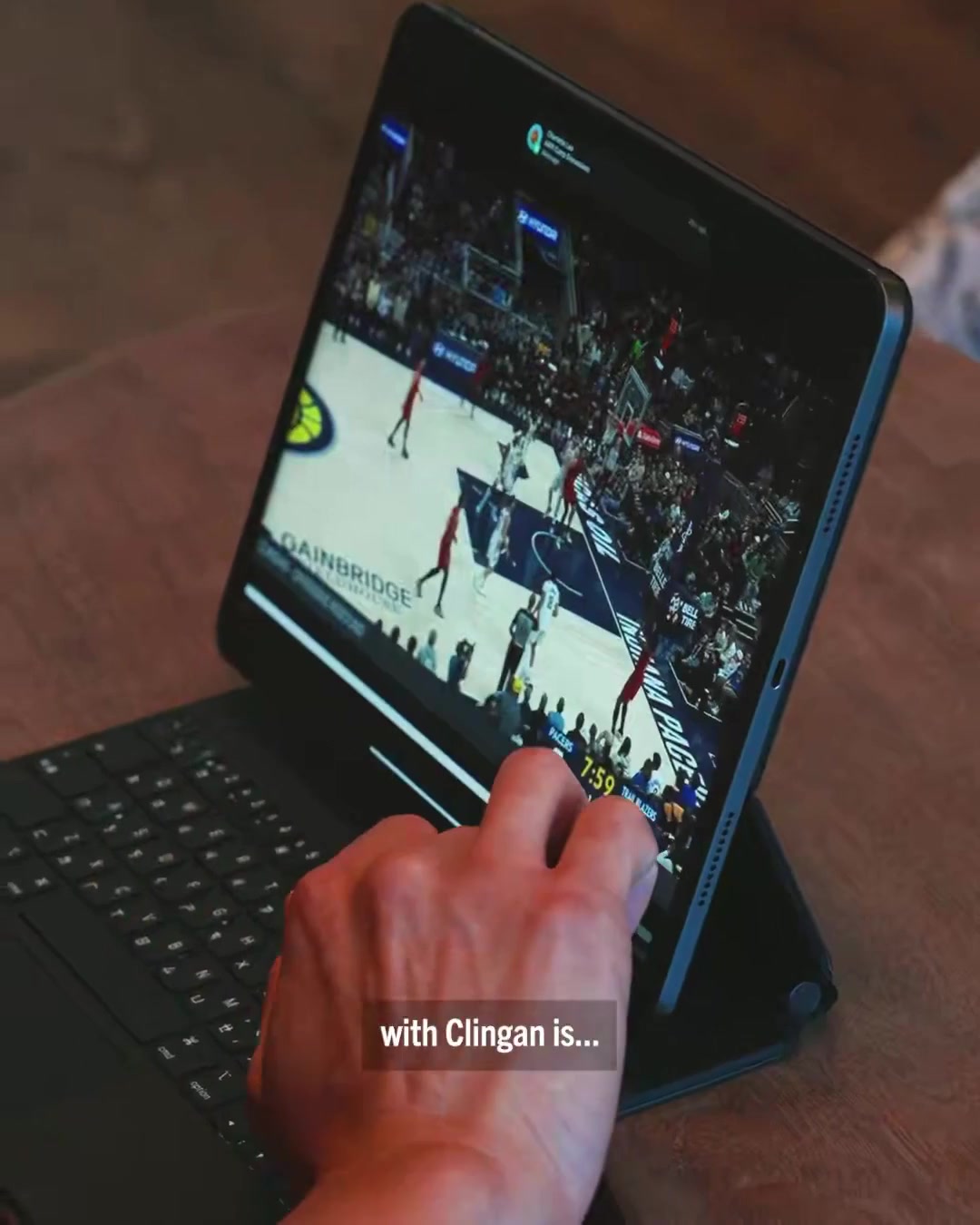 Jeremy Lin assists Yang Hansen in film study