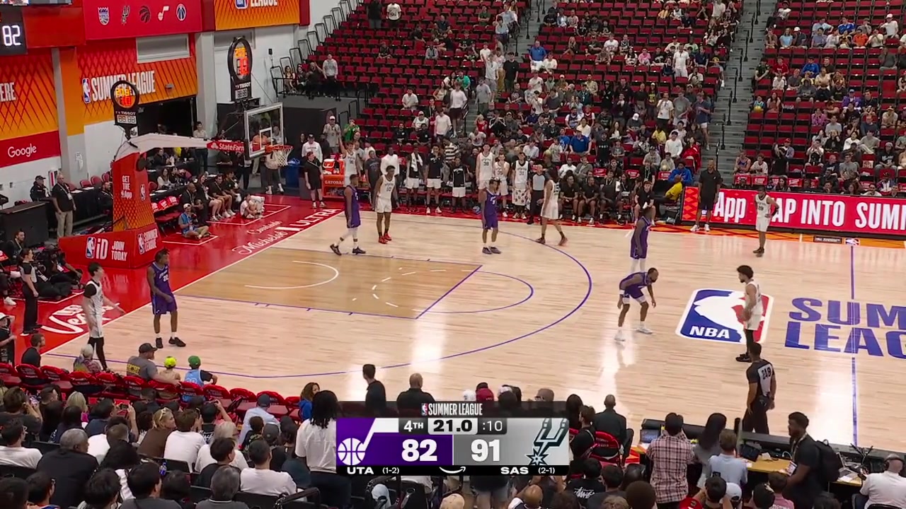 Ja'Kobi Gillespie hits the deep 3 for the points differential putting the Spurs 16 on a 3-1 recordFans chanting 'Lee'