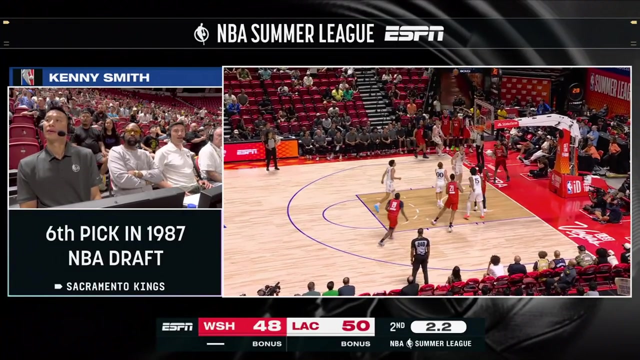 With 13 seconds remaining Kobe Sanders wisely the ball bounce and when it is close enough he quickly grabs it and scores the buzzer-beater finger roll to end the 1st half with a replay