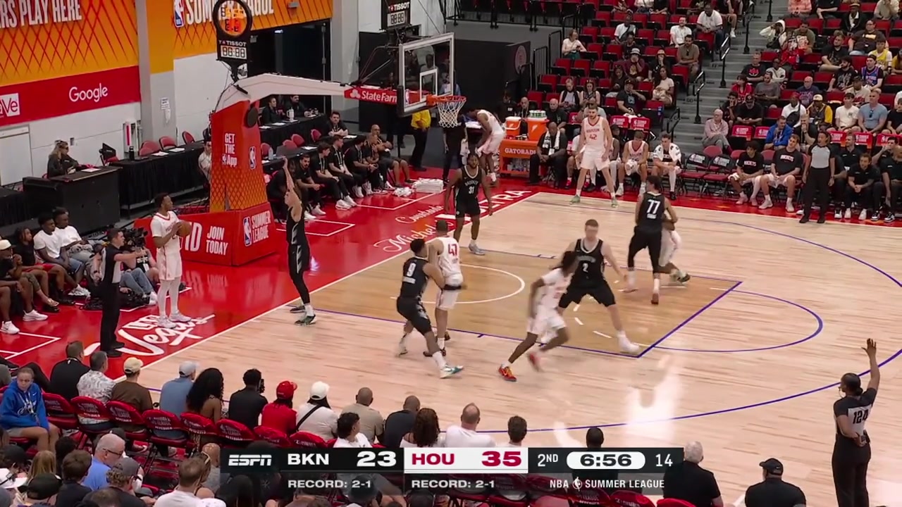 Quadir Copeland throws the inbound pass to Chris Ledlum through the legs of Tyler Bilodeau and Ledlum scores with a replay