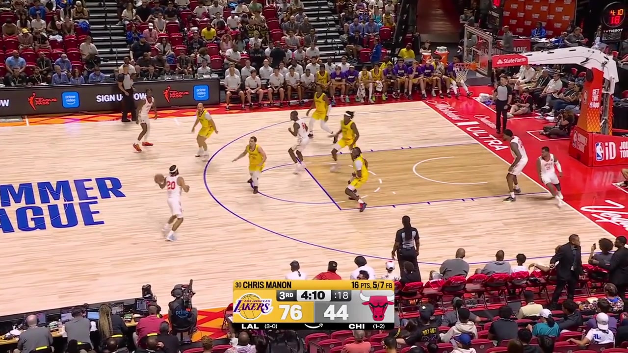 Caleb Wilson gets subbed in and hits the fadeaway jumper to cut the lead to 30
