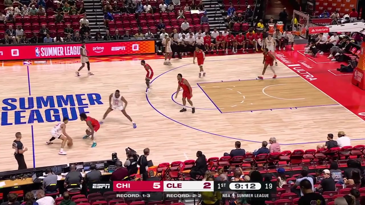 Meleek Thomas with the floater off the drive for his only 1st quarter points 15 from the field