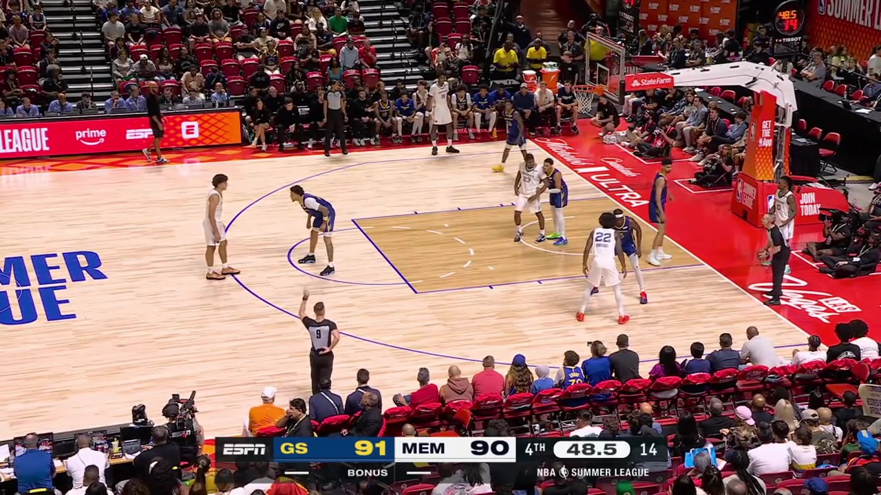 Cameron Boozer drives on Yaxel Lendeborg takes the shot the ball goes in and out and Yaxel Lendeborg holds the ball under his own rim Boozer strips him and scores but the Warriors called a timeout just beforehand with a replay