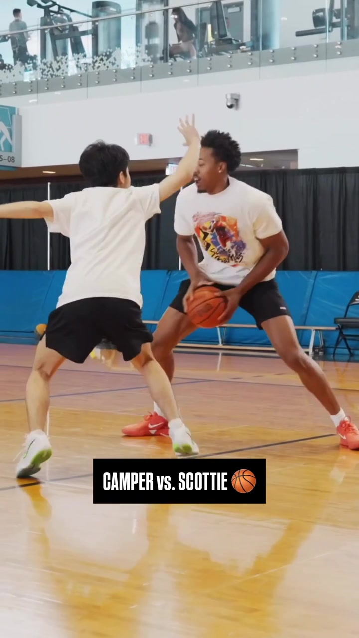 Kid plays lockdown defense on Scottie Barnes at Barnes' own skills camp so Scottie trucks him to score the layup