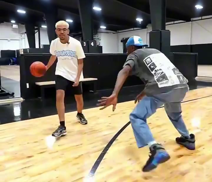 Shai's dads playing 1 on 1 Hold that Lock that lock that lock that let's go Don't worry about that