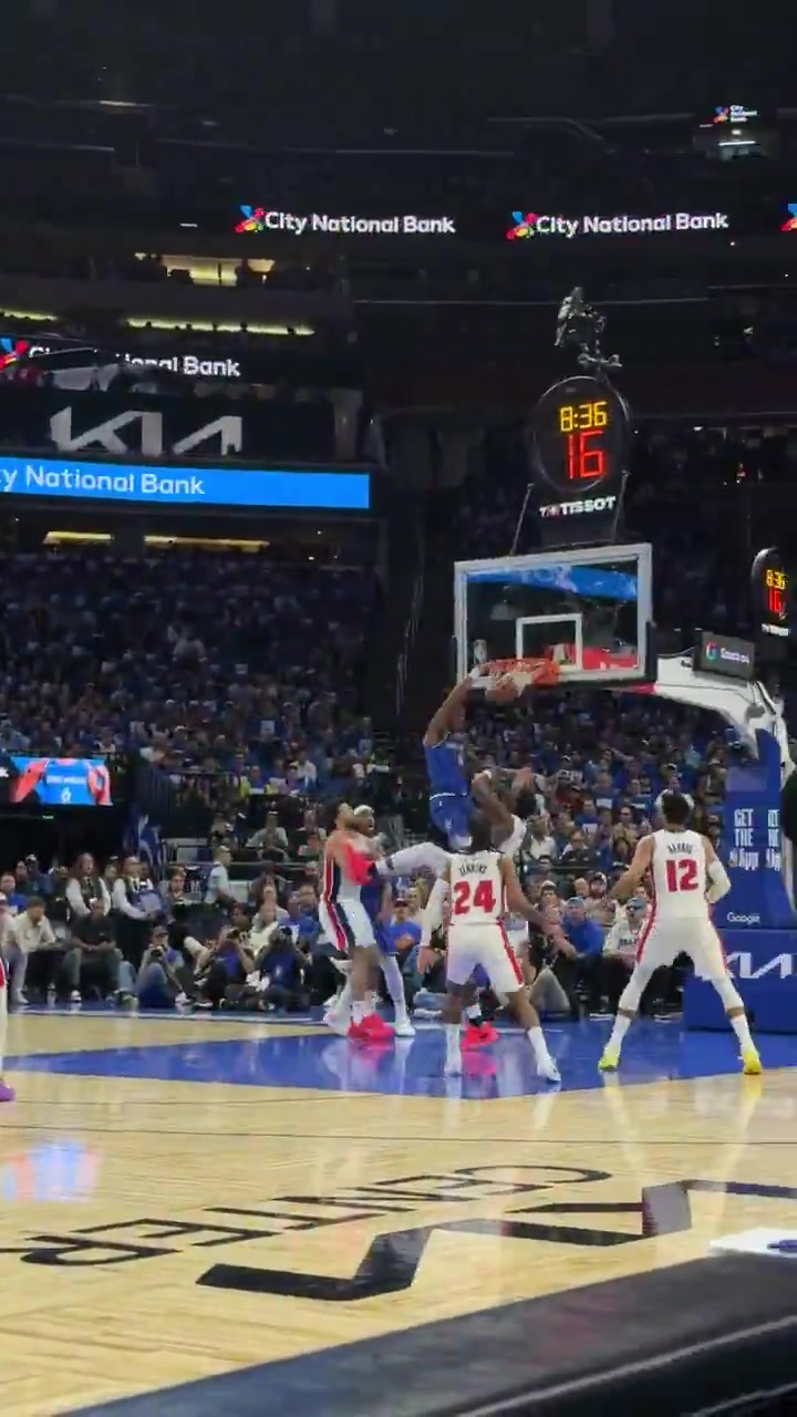 Courtside view of Jamal Cain posterizing Jalen Duren in the playoffs