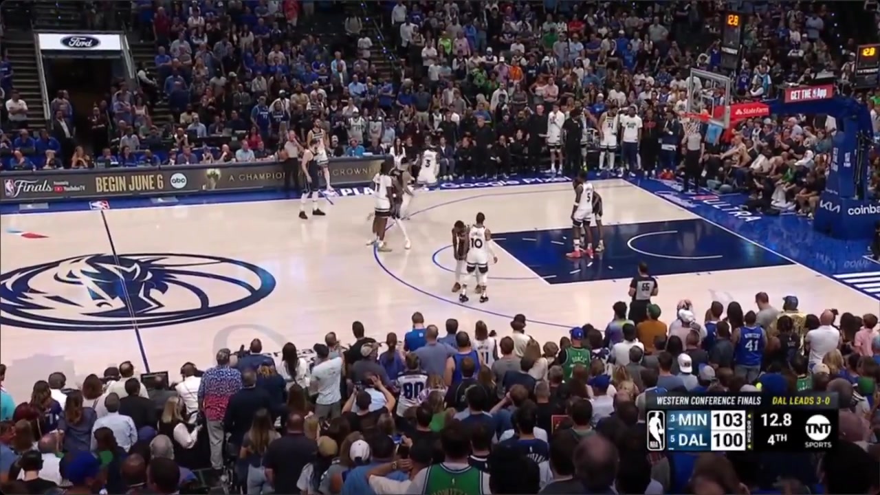 Kyle Anderson marvelous inbound pass to NAZ REID