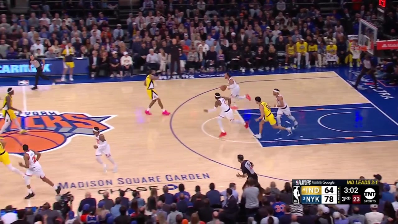 Brunson hits the three in transition over Toppin and-1