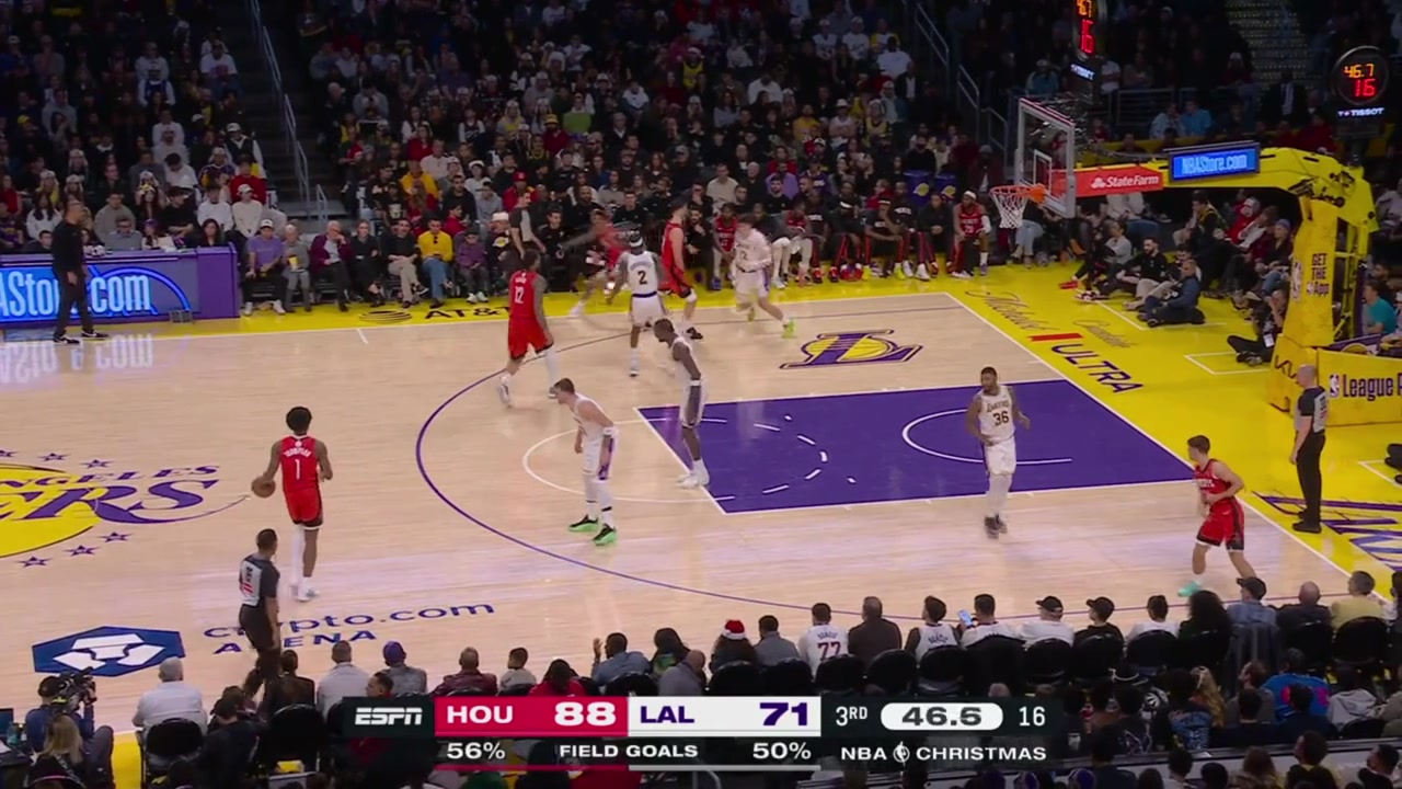Jabari Smith Jr makes the easy pullup jumper 12 points and Amen Thompson with an open jumper to beat the shot clock 24 points at the end of the 3rd quarter