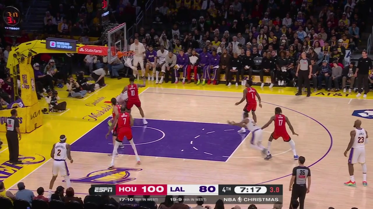 Amen Thompson with the alley-oop dunk off a lob by Kevin Durant to put the Rockets up 22 with a replay