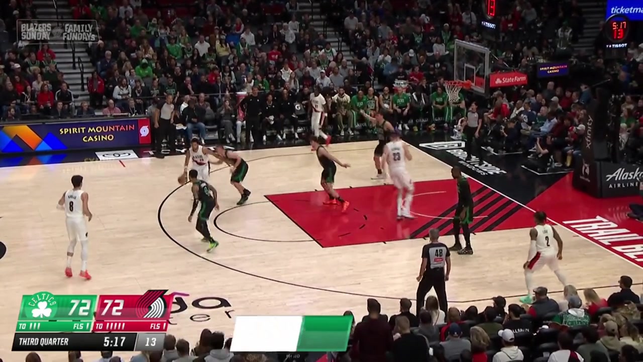 Deni Avdija loses the ball but it ends up being a perfect lob for Donovan Clingan and he dunks it on Luka Garza