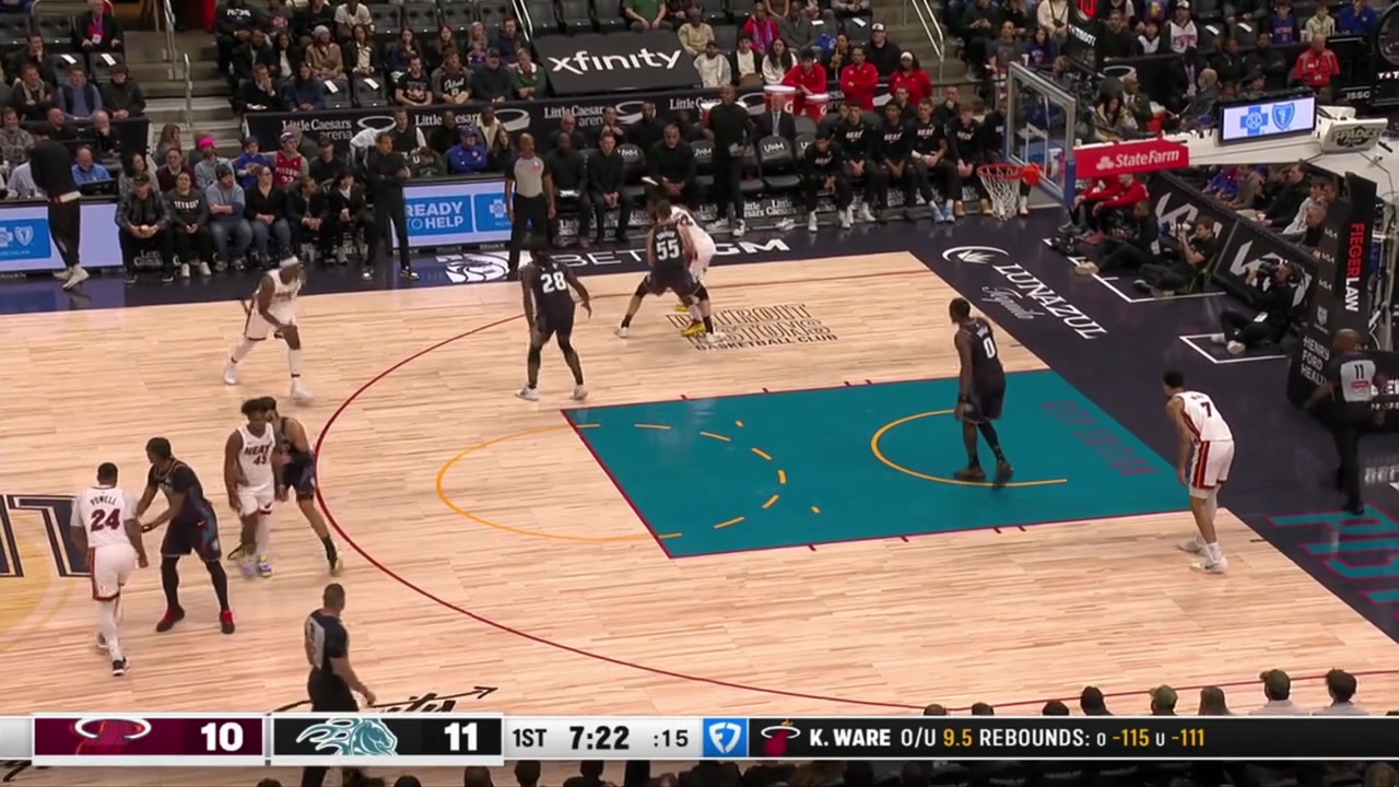 Block by Isaiah Stewart on Wiggins leads to a fast break where Cade Cunningham throws the perfect alley-oop lob to Jalen Duren for the slam