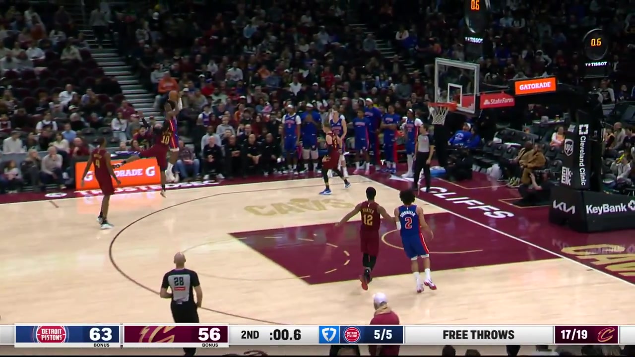Detroit's two-way player Daniss Jenkins caps off a 21-pt quarter with a ridiculous fading buzzer-beater 3