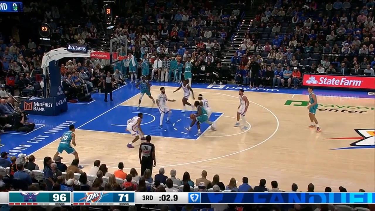 Brandon Miller hits the 3 to beat the 3rd quarter buzzer and put Hornets up 28 points in Oklahoma sending fans home early