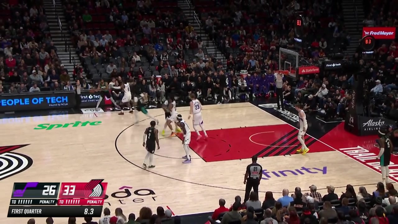Shaedon Sharpe nails the side step three to beat the 1st quarter buzzer