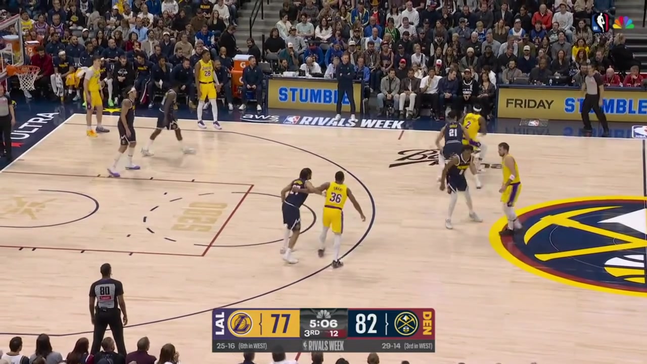 Luka Doncic with the fadeaway to give him 30 points
