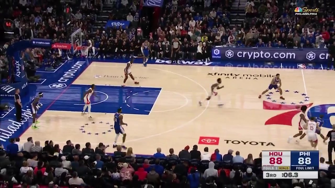 Paul George hits the mid-range jumper to give the 76ers the lead over the Rockets heading into the fourth quarter