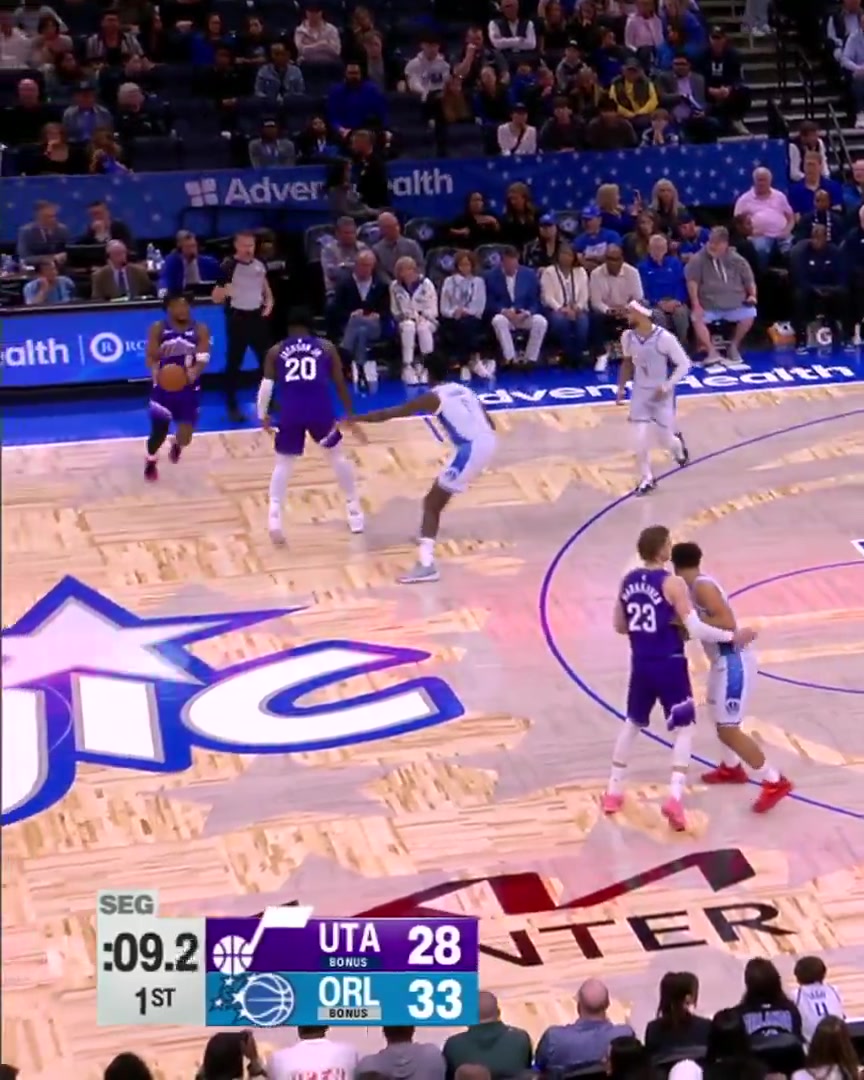 Isaiah Collier deep lob to Lauri Markkanen for the jam