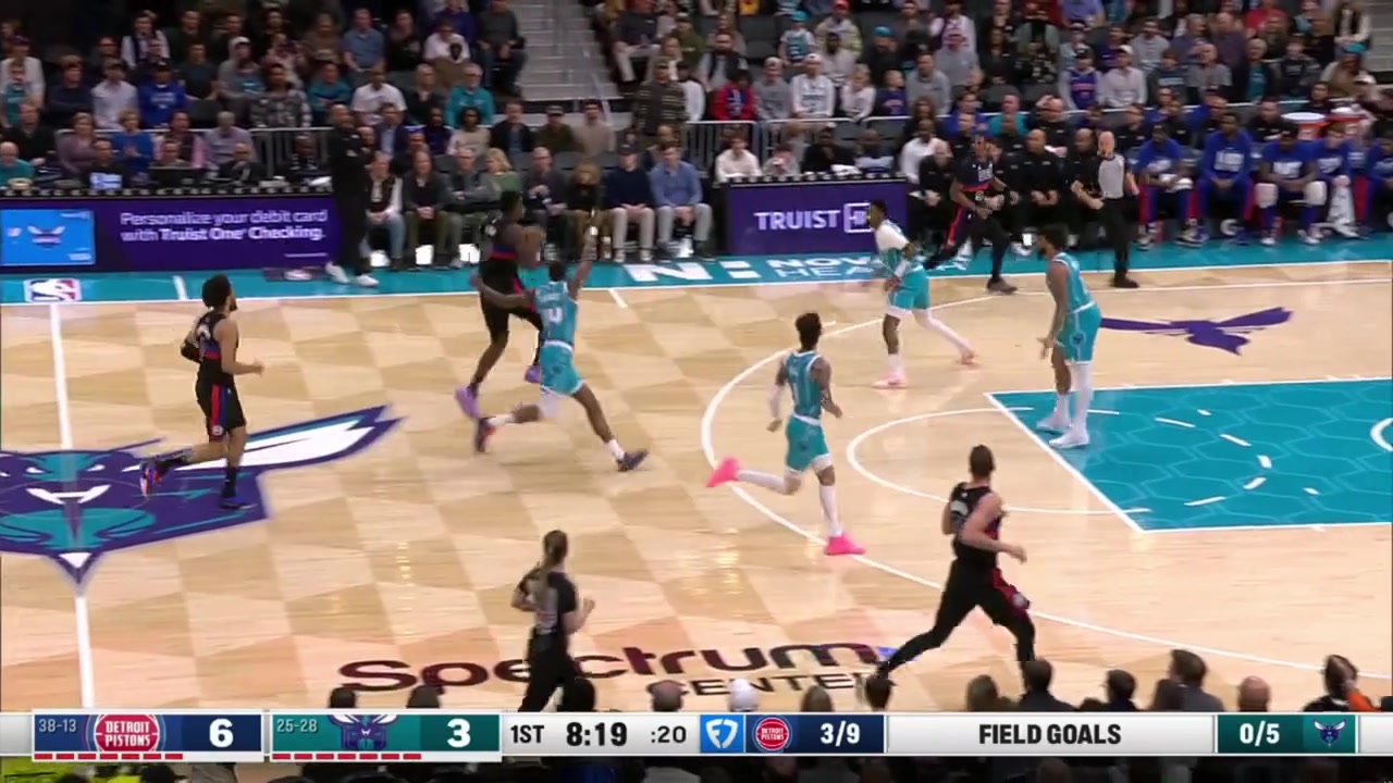 Jalen Duren's turnover leads to a Hornets fast break where LaMelo Ball lobs it up to Brandon Miller for the two-handed dunk