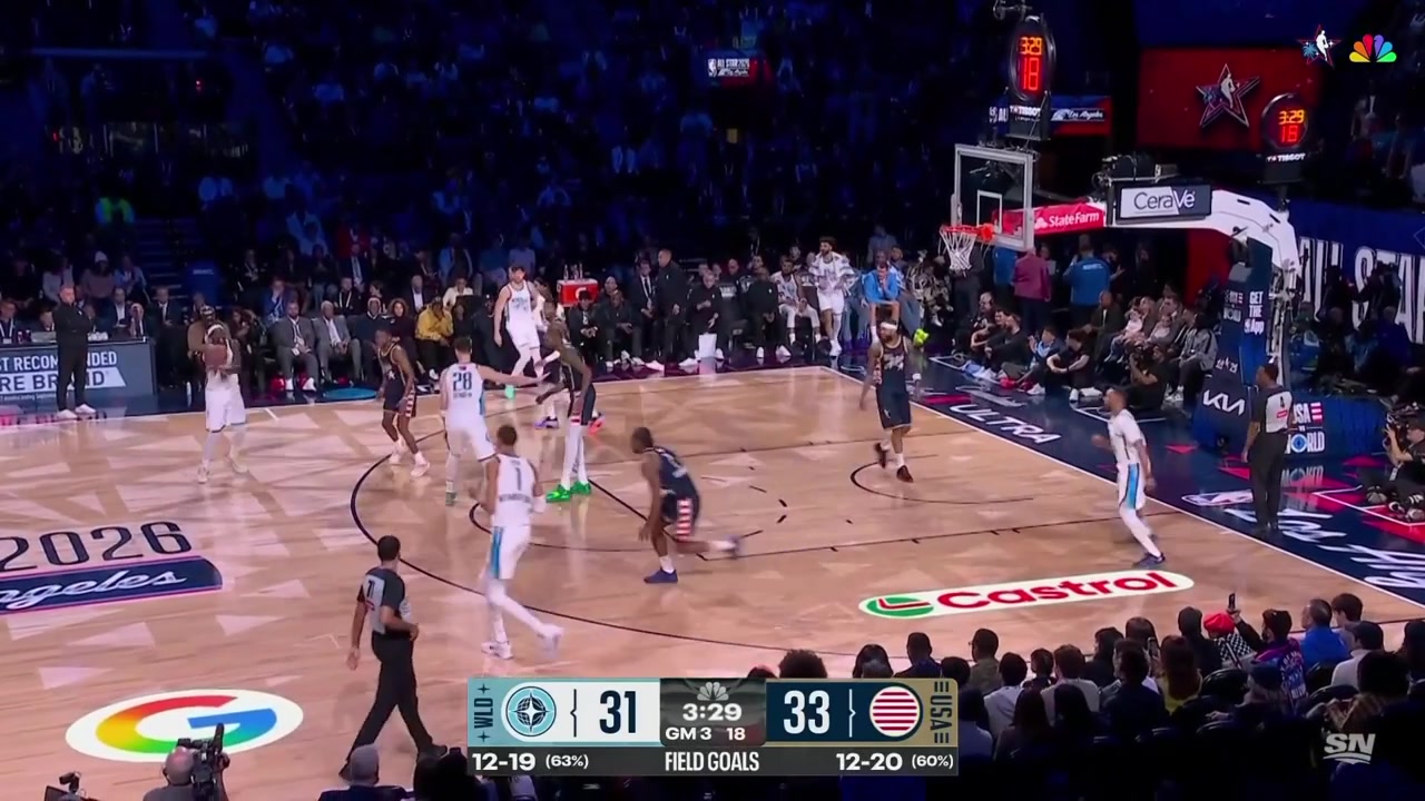 Kawhi Leonard jumps the passing lane for the steal and throws down the transition dunk