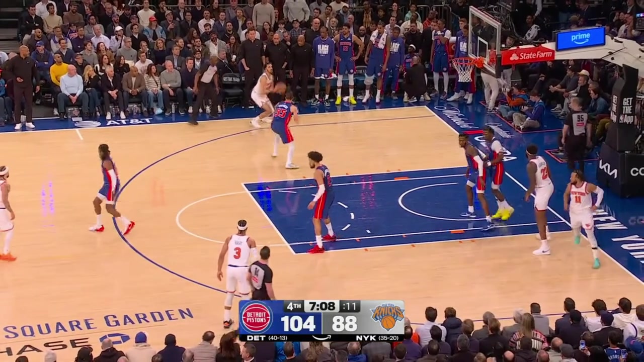 Cade Cunningham finds Javonte Green for the fastbreak And-1 dunk with replays