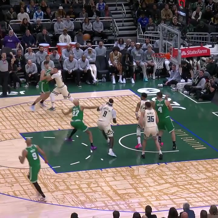 Pritchard missed the 3 but Jordan Walsh with his long arm got the offensive board for another do over Pritchard 3