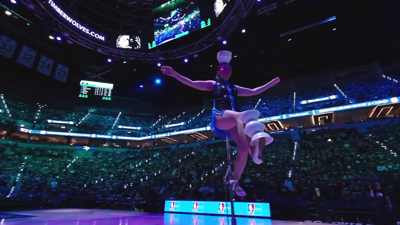 Red Panda receives loud cheers from the local crowd for the last two parts of their halftime show - Timberwolves vs Nuggets - 42326