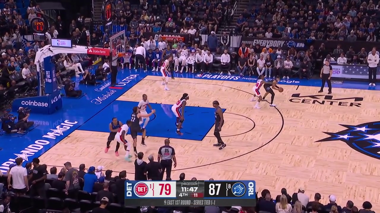 Desmond Bane with the pump fake and then hits his 7th 3-pointer of the night 78