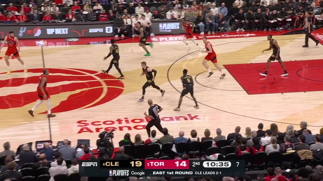 Dennis Schroder easily goes by Jakob Poeltl and scores the layup