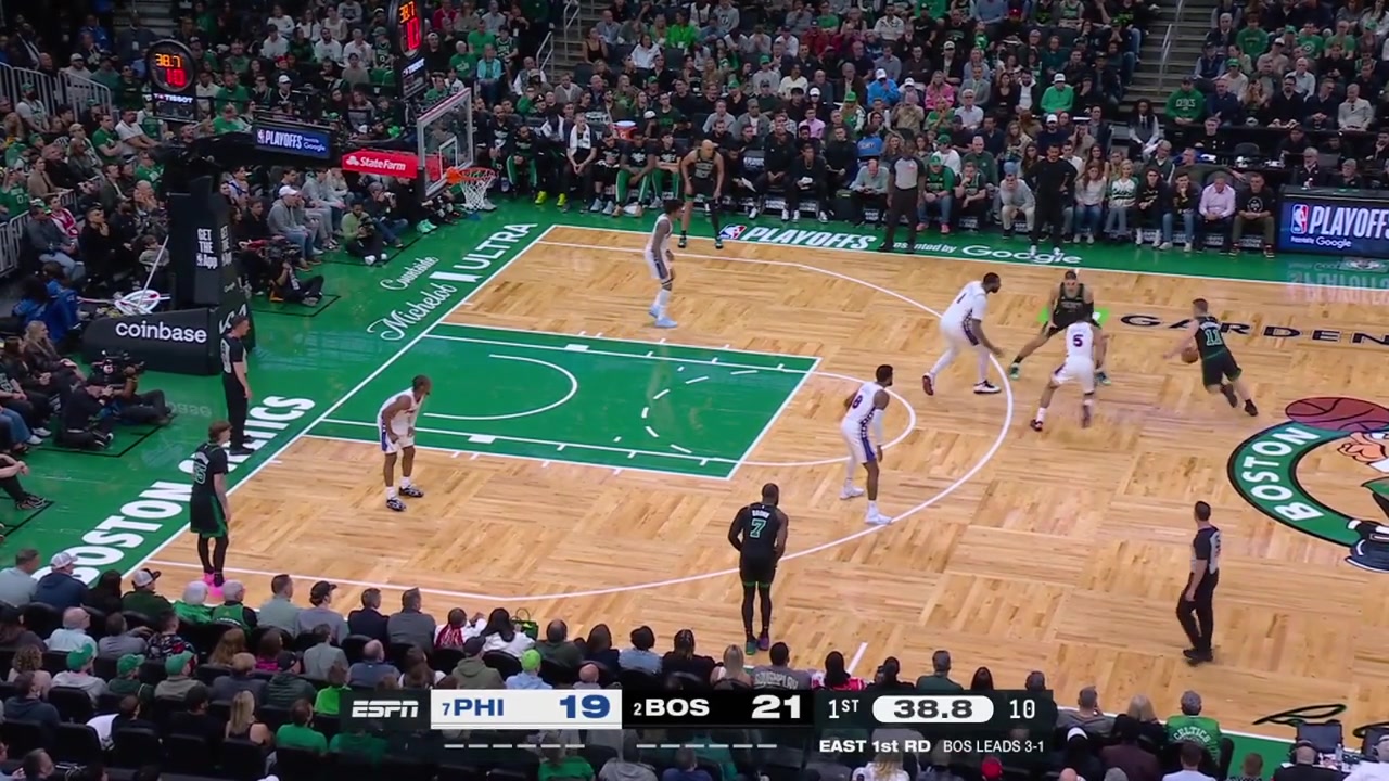 Nikola Vucevic with the driving lefty dunk over Kelly Oubre Jr