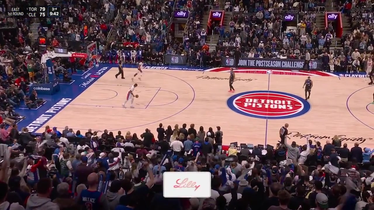 Ausar Thompson with the beautiful behind the back dribble and the layup on Jalen Suggs amp Goga Bitadze to start the 4th quarter with a replay